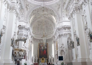 Wnętrza kościoła św. Piotra i Pawła na Antokolu w Wilnie